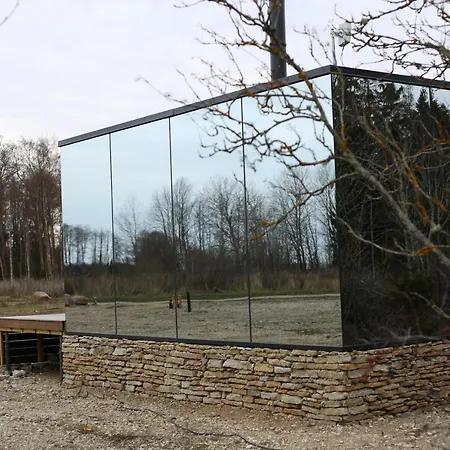 Seaside Getaway In Oeoed Mirror House With Sauna