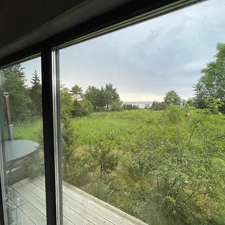 Seaside Getaway In Oeoed Mirror House With Sauna