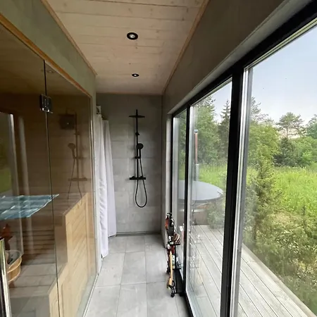 Seaside Getaway In Oeoed Mirror House With Sauna Vihterpalu
