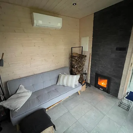 Seaside Getaway In Oeoed Mirror House With Sauna Vihterpalu