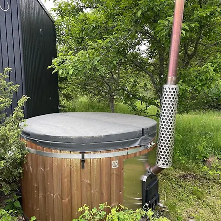 Seaside Getaway In Oeoed Mirror House With Sauna * Vihterpalu