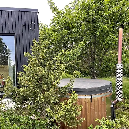 Seaside Getaway In Oeoed Mirror House With Sauna