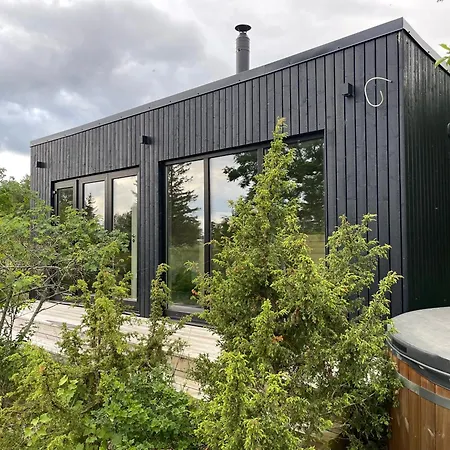Seaside Getaway In Oeoed Mirror House With Sauna Semesterbostad