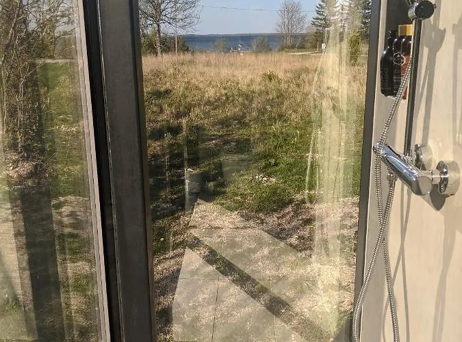 Semesterbostad Seaside Getaway In Oeoed Mirror House With Sauna Vihterpalu