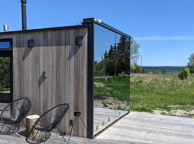 Seaside Getaway In Oeoed Mirror House With Sauna *