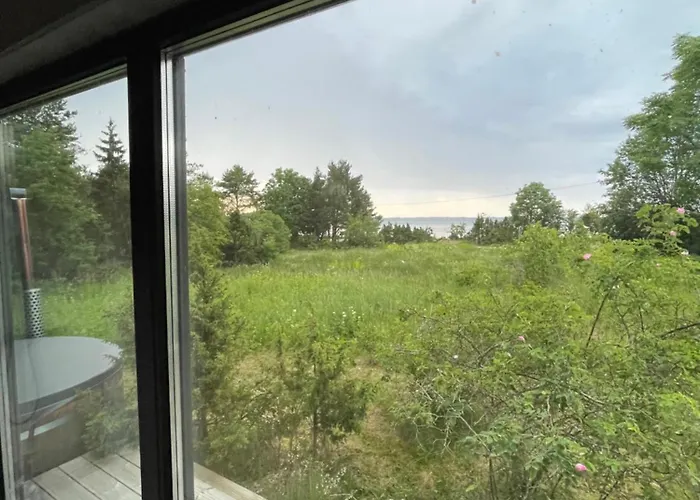 Seaside Getaway In Oeoed Mirror House With Sauna