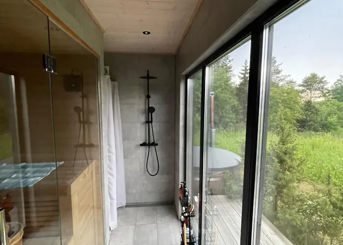 Seaside Getaway In Oeoed Mirror House With Sauna Vihterpalu