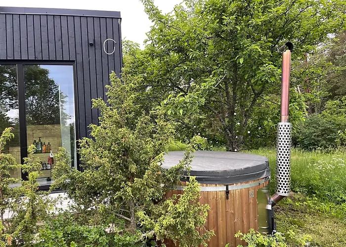 Seaside Getaway In Oeoed Mirror House With Sauna