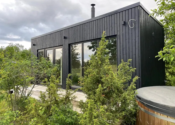 Seaside Getaway In Oeoed Mirror House With Sauna Semesterbostad